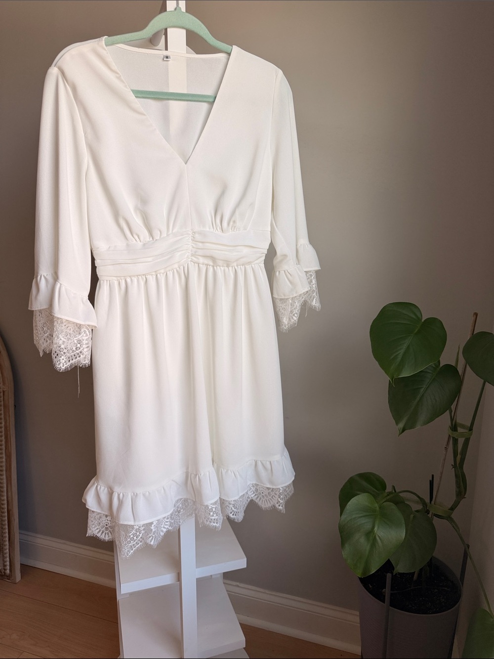Elegant White V-Neck Lace Trim Dress